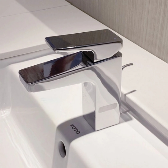 Vòi Lavabo TOTO TVLM108RU (TTLR303F-1) Nóng Lạnh